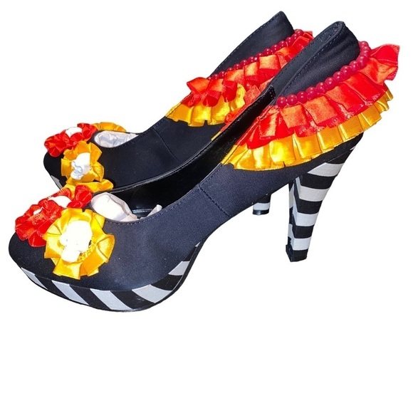 NWOB Ellie Skull Flower Costume Pumps Size 7 - Picture 2 of 12